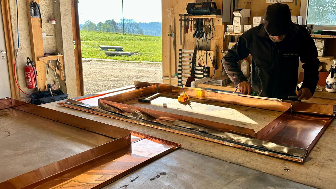 Éléments de ferblanterie en cuivre fabriqués sur mesure par Fahrni Toitures